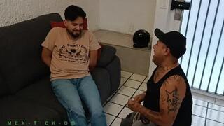 JOSE VUELVE A HACER COSQUILLAS A RICKY