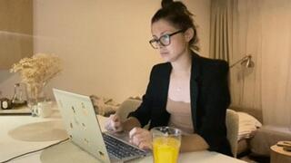 Workday DESPERATION and FARTS, just another day in SunnyBunny's life, loud and smelly - HD