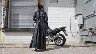 SMOKING BULLWHIP - 01