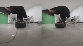 3DVR180 YUANYUAN thick-soled black sandals crush and trample on dwarfs