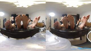 3DVR180 3 giants show their toes