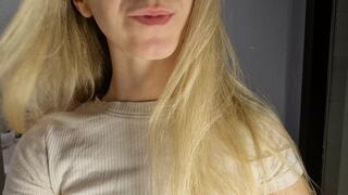 Lina Roselina’s Peachy Shower Tease