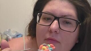 Reina lokita having a snacky snack