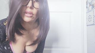 la puttanella schiava ti accontenta in tutto e ti parla sporco-italian slut slave