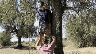 Clyde pushes Bonnie's ass-2 MOV