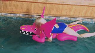 Alla hotly rubs herself on a bright rare inflatable crocodile in the pool and gets pleasure