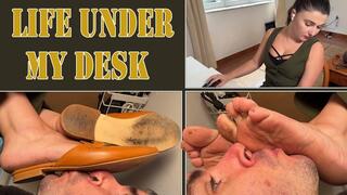 Under the Desk While Working With Mules - Sotto la Scrivania Mentre Lavoro in Ciabattine