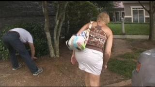 Return Of Lawn Man! Mature Tracy Gets Facial After Sex! (1 of 4 wmv)