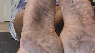 Dirty soles and JOI 3