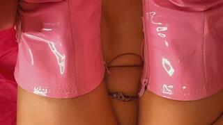 Cute Girl Rubs Pussy xx