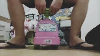 exceeding the weight limit, 100kg, 220lbs riding on a toy made to support 15kg, 33lbs