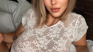 Elle Lyon Love to Instruct You While She Smokes