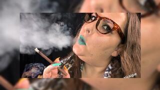 Green Lipstick More 120 smoking