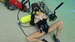 Nathalias Scuba Tank Swap: Breath Play Under the Water 1080p