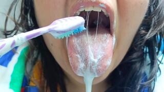 Brushing my teeth after 3 days without cleaning