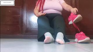 Mila1_Fox sweaty grey pink toe socks and feet after work