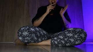 I use my little feet to play, squash and make nice little sounds (4)