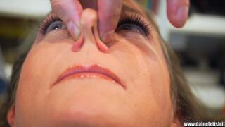 Portia: la visita dal nasologo - Portia: the visit to the nose doctor (MEDICAL FETISH; NOSE FETISH)