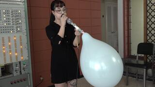 Ditria Blows Single and Double-Stuffed Unique 14's (MP4 - 720p)