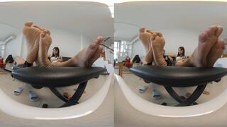 3DVR180 JIAXIN MARTINA chats and shows dirty feet