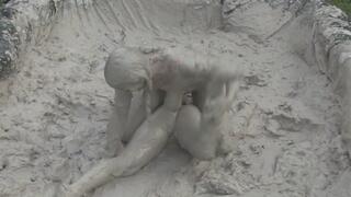 fighting in mud threesome - wmv 720p