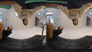 3DVR180 ERER MIXUE flatten the dwarf's buttocks and smell it