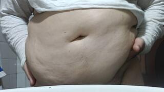 Cleaning my disgusting belly button