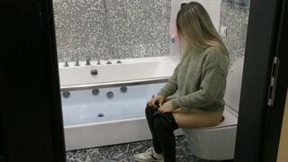 As soon as I get home, I really need to go to the toilet MP4 HD 720p