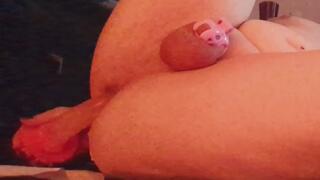 A quick sissygasm on the floor