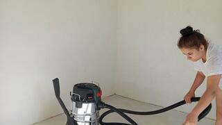 Pawg girl Vacuum in the house