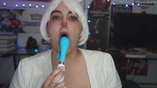 Haru Pleases Herself with a Vibrator