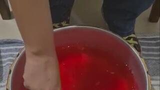 Red HYdrogel with Converse All star