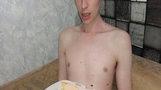 A boy swallows large things MP4