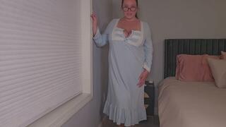 Helping Cute Stepmommy Lotion Her Body Before Bed POV