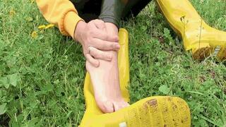 Turned my leg in the garden MP4
