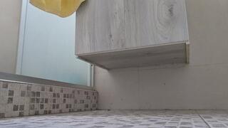 Balbina Big Feet Queen in flip flops