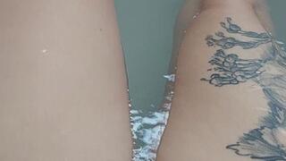 White Toes & Hairy Pussy Bath Play