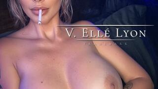 Elle Lyon Wants You to Come to Bed