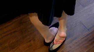 Real Estate Listing Agent Monica Merlot's Frenetic Shoeplay and Cum in Pants House Showing Tour (Full) - mobile