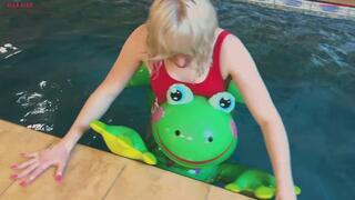 Alla hotly rubs and fucks a glossy rare inflatable frog in the pool