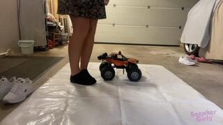 Sneaker-Girl Honey - Monster Truck Crush