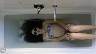 Goggles Bathtub Fetish