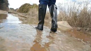 A walk in my black Hunter Wellies WMV (1920x1080) FHD