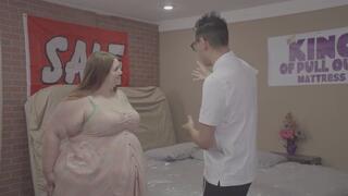 SSBBW Goes Mattress Shopping at King of Pull Out