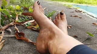 What nice pronounced arches and soles of the feet of the goddess Roxan (3)