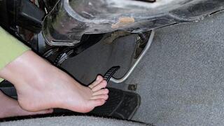 Warming up the engine before work - Pedal View