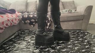 7ft Giantess Can Crush