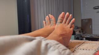 Seducing natural nude toe wiggles and arches on the patio