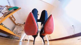 VR360 Amy's high heels rule the dwarves