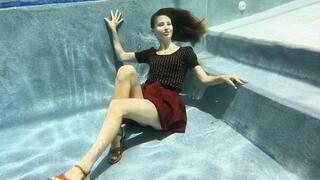 Retro Soaked: Zura's Playful Dive Into Bubbles & Wetlook Bliss (1080p)